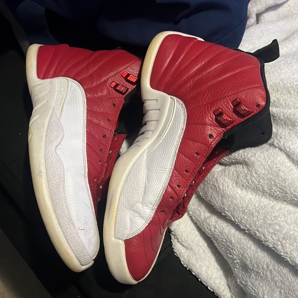 Jordan’s retro 12s used a few minor scuff as u see on pic - Picture 3 of 11